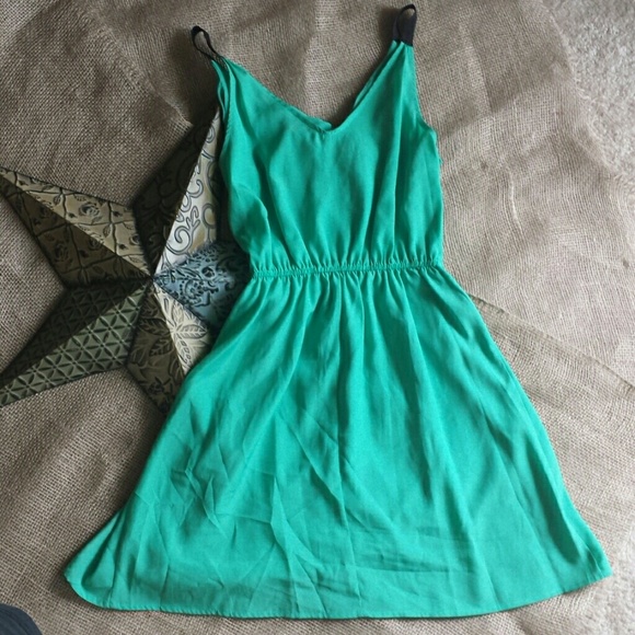 Gorgeous Green Dress - Picture 4 of 4