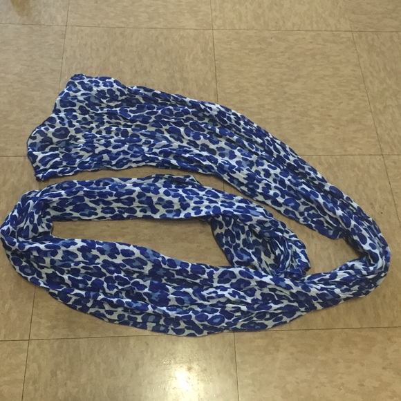 Blue Animal print patterned scarf!