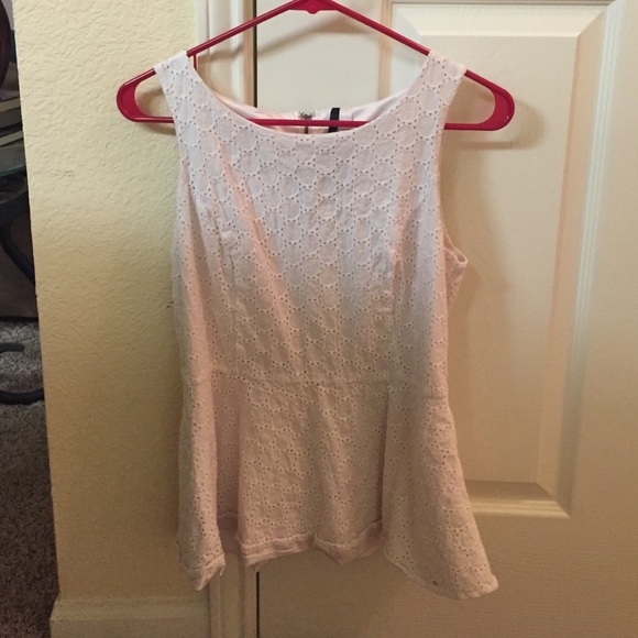 White embellished with flow bottom tank top - Picture 1 of 3