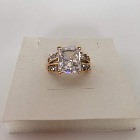 925 Sterling Silver Ring  CZ size 5. High quality