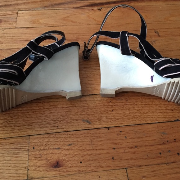 Dkny suede ankle straps sz7 - Picture 4 of 4