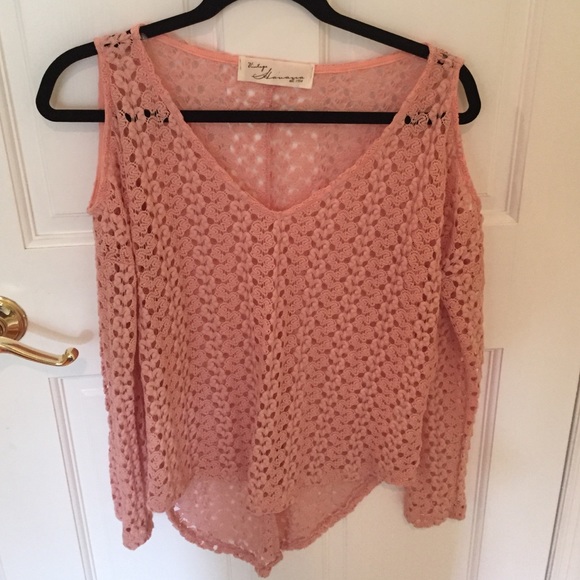 Cold-shoulder crochet top