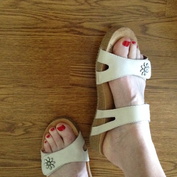 Joseph Seibel cream color sandals - Picture 4 of 4