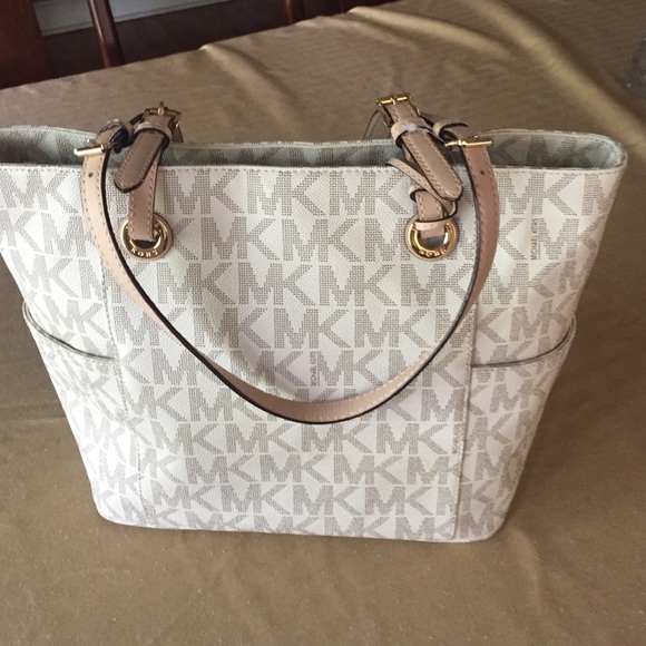 ❌sold❌ Michael Kors Handbag