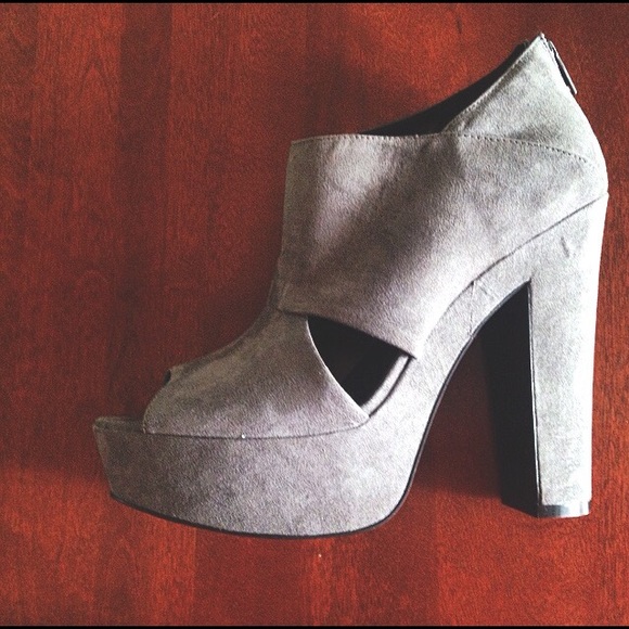 brand new ALDO suede pumps