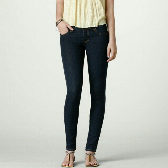 X SOLD X Dark wash AE jeans NWOT