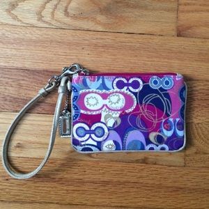 COACH POPPY POP C APPLIQUE SMALL WRISTLET