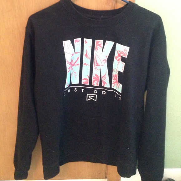 Comfy Nike crewneck sweater