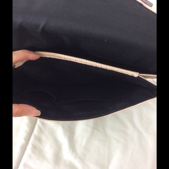 BCBG Paris Cluth - Picture 3 of 4