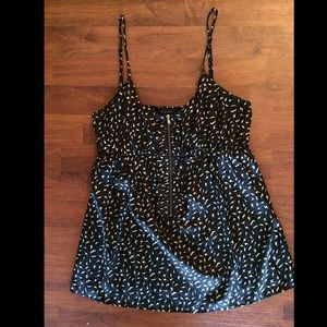 Lightning bolt tank with front zipper