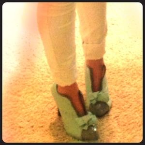 MINT GREEN open heels NWOT- Size 8