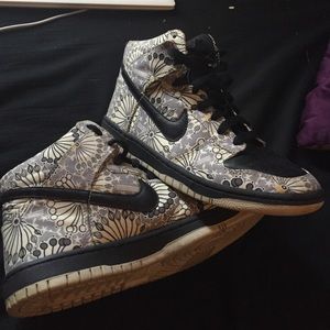 Nike high top shoes, amazing condition