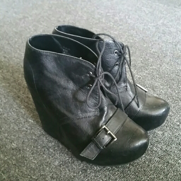 Steve Madden back wedge booties - Picture 2 of 2