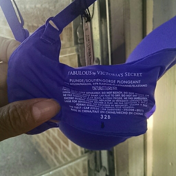 SOLD***Fabulous by Victoria Secret Plunge 32B - Picture 3 of 4