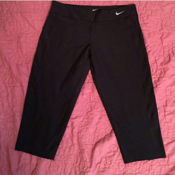 HOLD Nike Crop Leggings Large