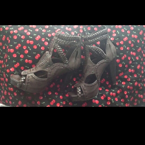 Brown heels(Never Worn)