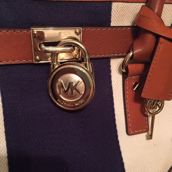 Michael Kors Mono Stripe East West Purse - Picture 3 of 4