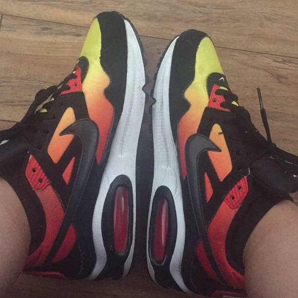 Air Max - Picture 4 of 4