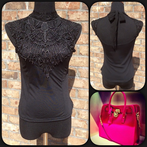 ‼️SOLD‼️❤️🎉HP🎉❤️New embroidered top. - Picture 2 of 3