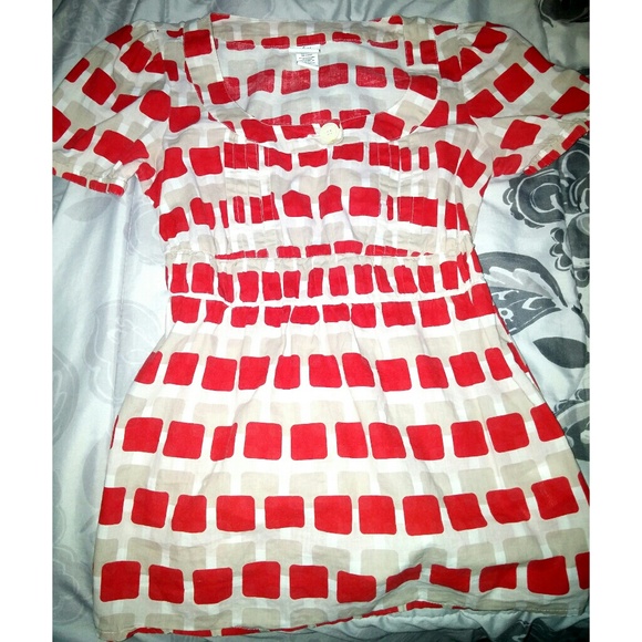 Red blouse square - Picture 2 of 2