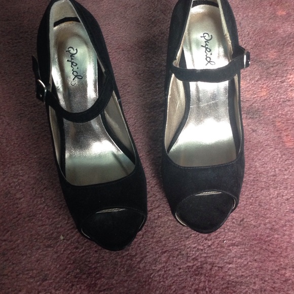 Black  suede chunky heels 👯 Make an offer - Picture 2 of 3