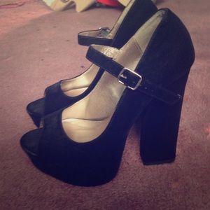 Black  suede chunky heels 👯 Make an offer
