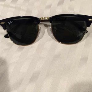 Black Clubmaster Ray Ban sunglasses