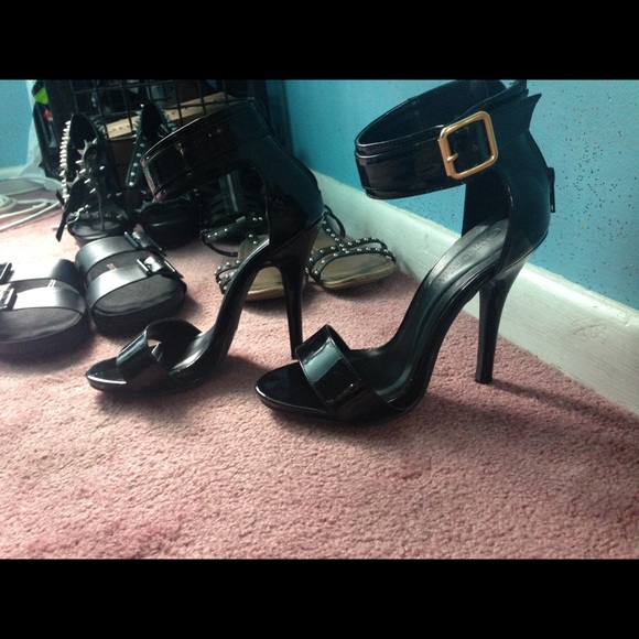 Patent Strappy Heels 💋 - Picture 2 of 4