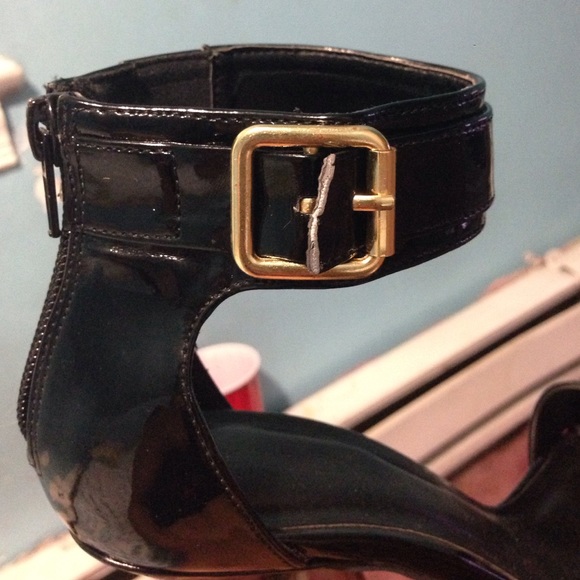 Patent Strappy Heels 💋 - Picture 3 of 4