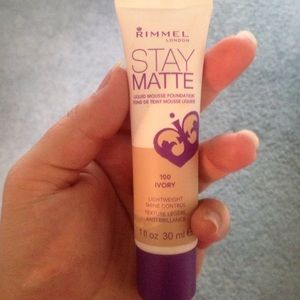 Ivory Stay matte liquid foundation