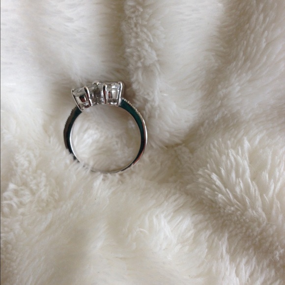 Flower ring - Picture 2 of 4