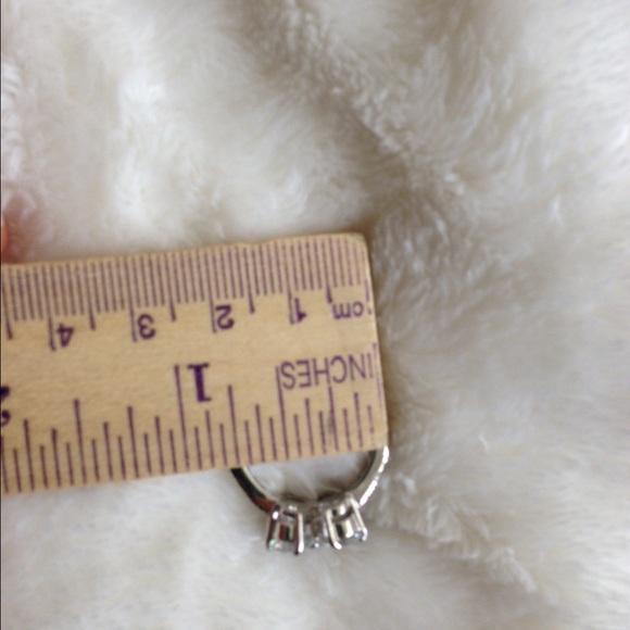 Flower ring - Picture 3 of 4