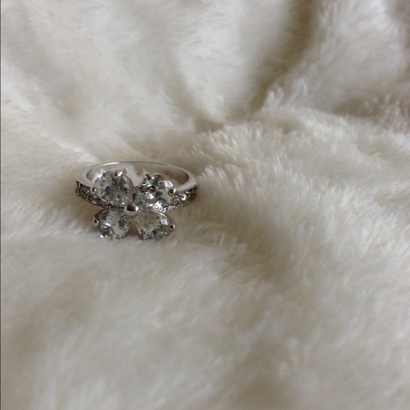 Flower ring - Picture 4 of 4