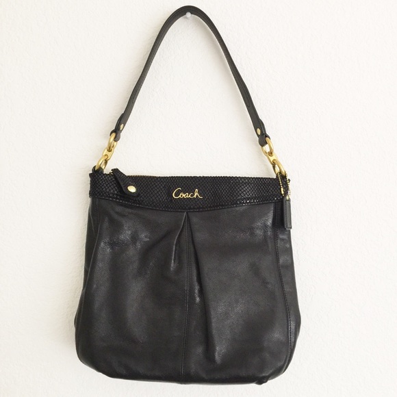 🎉HP🎉Authentic💯coach Black leather bag.