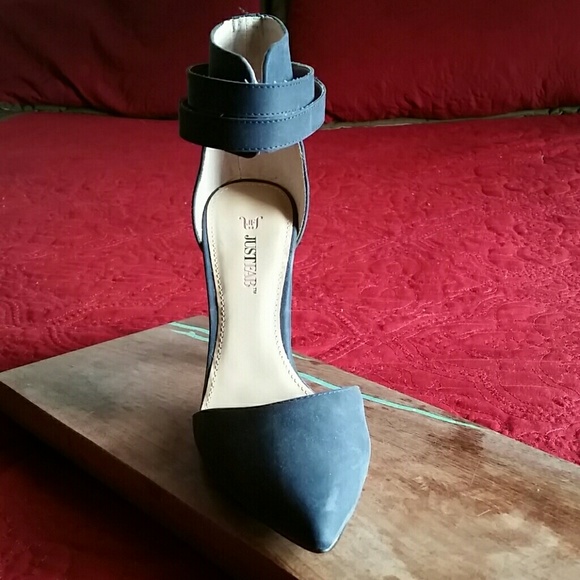 Shoes - Picture 2 of 4