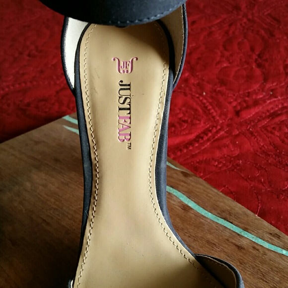 Shoes - Picture 3 of 4