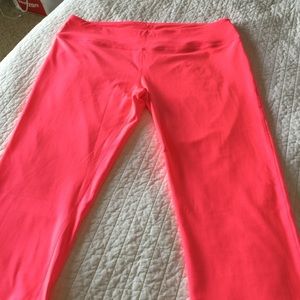 Under Armour Capris -- NWOT -- Size Large