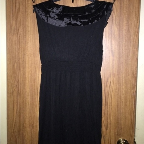 Black ruffle dress - Picture 2 of 4