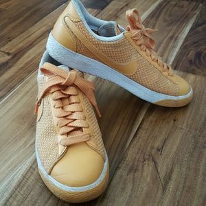Nike low top sneakers