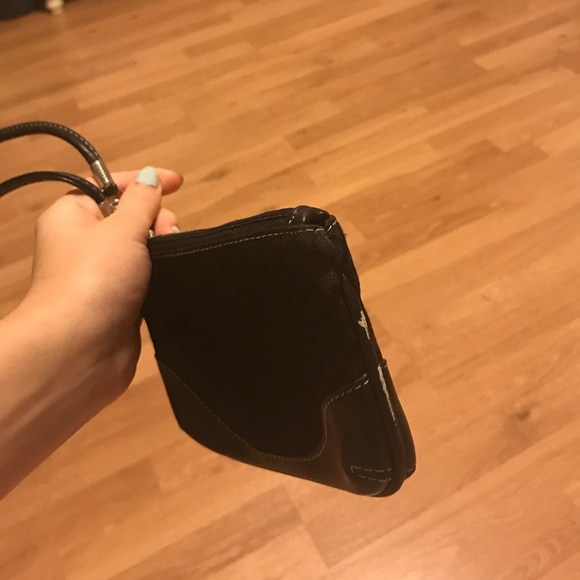 Black leather Coach Wristlet - Picture 4 of 4