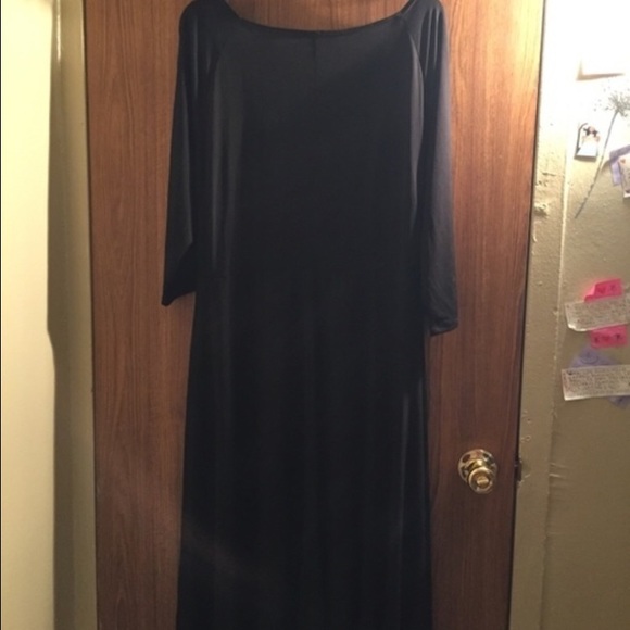 Black Simple Dress - Picture 2 of 4