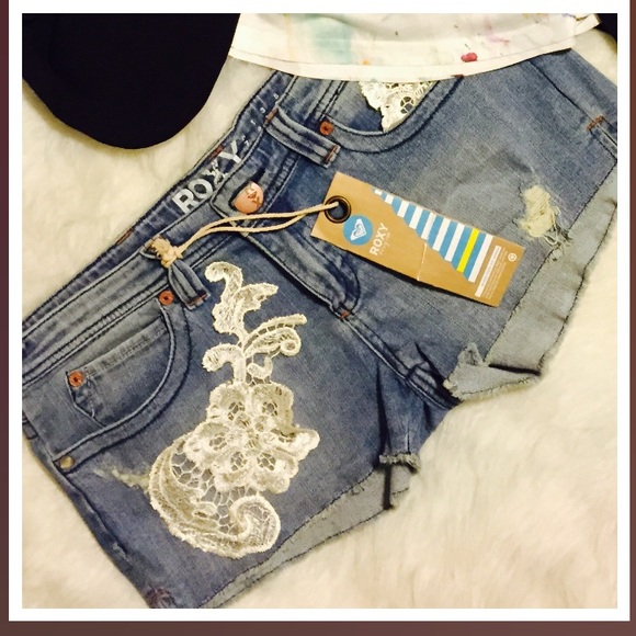 Cropped jeans.top is available as well (separate ) - Picture 2 of 3