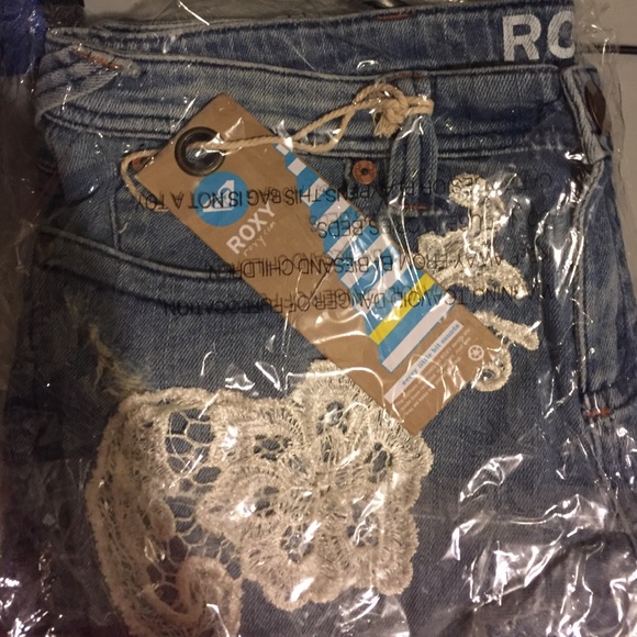 Cropped jeans.top is available as well (separate ) - Picture 3 of 3