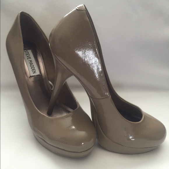Steve Madden Shoes - Steve Madden Nude Pumps