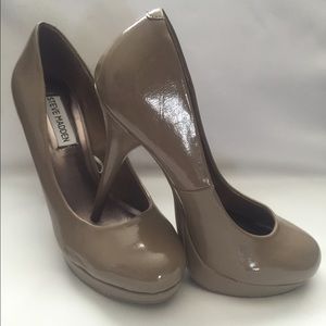 Steve Madden Nude Pumps