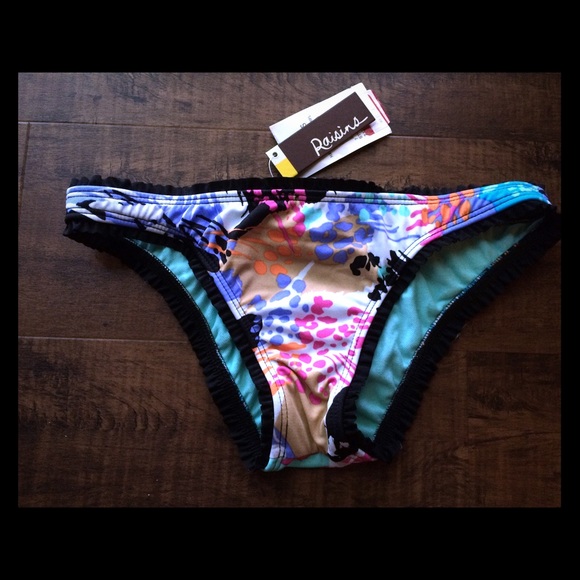 Hamptons bikini bottoms with ruffle edging detail