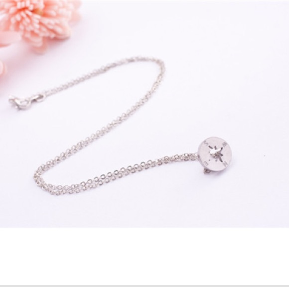 Small and dainty gold plated compass necklace - Picture 2 of 2