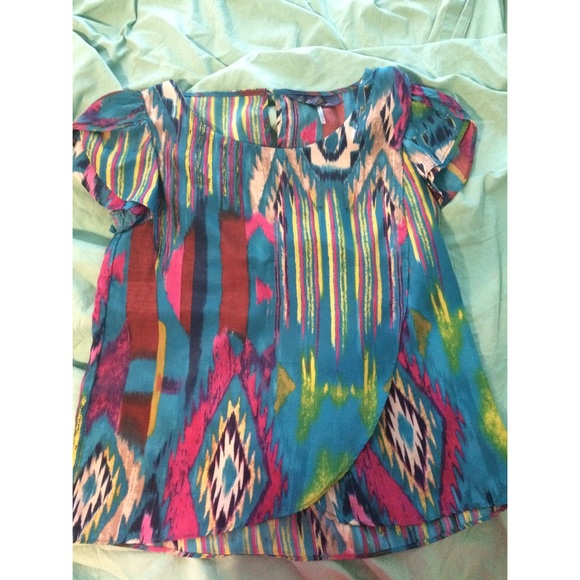 Cute Aztec print shirt