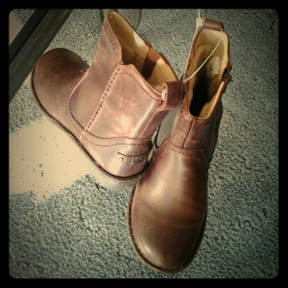 UGG Neevah Boot (New)