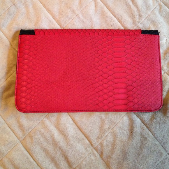 Black & Red Clutch - Picture 4 of 4